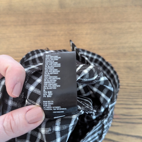 EUC Urban Outfitters UO Womens Size 0 XS Plaid Black White Button Front Pants - Picture 8 of 9